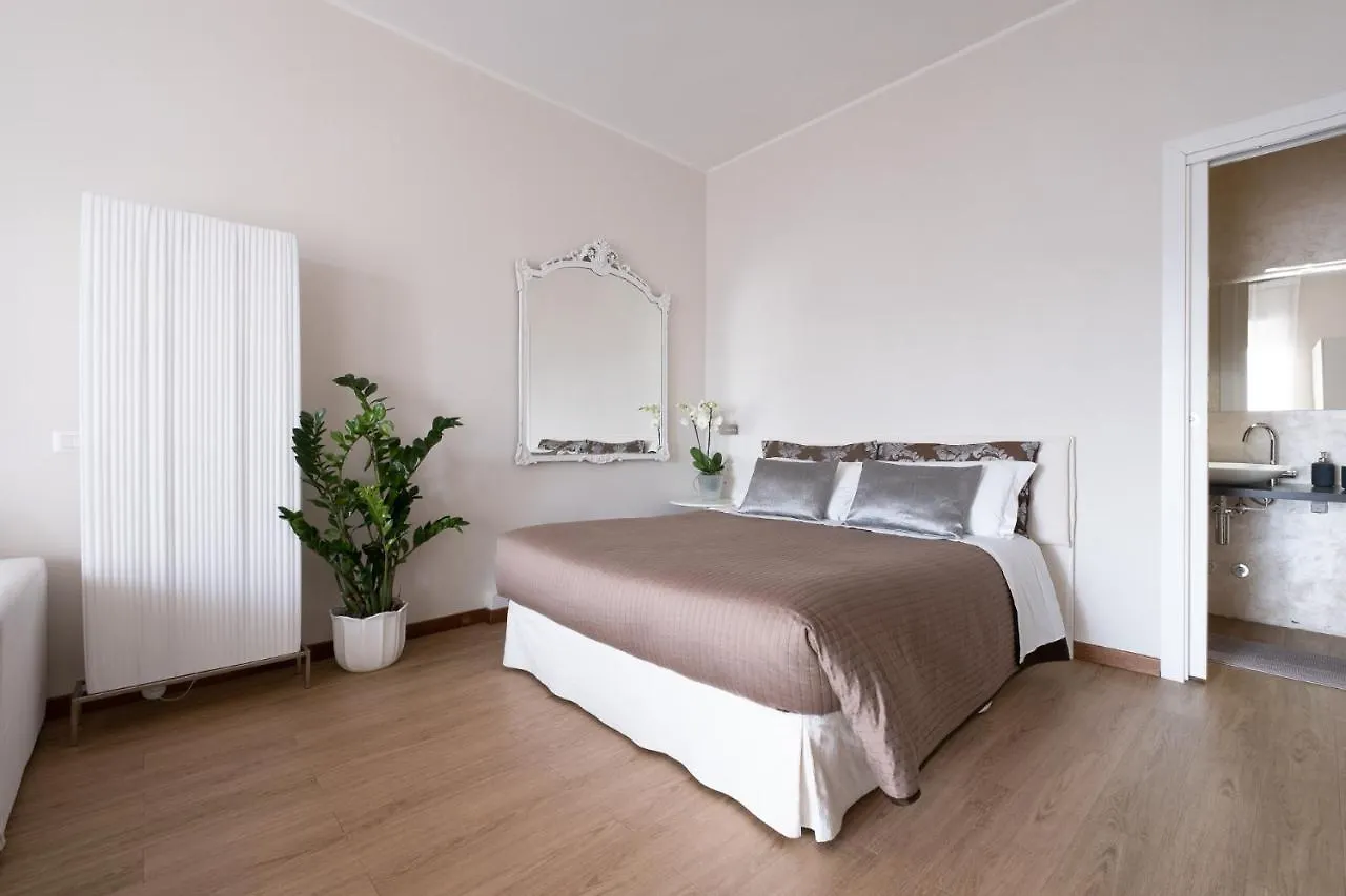Cute & Cozy Rooms Train Station Bergamo Italy