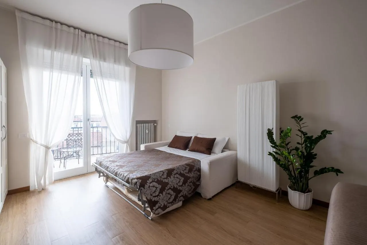 Cute & Cozy Rooms Train Station Bergamo Italy