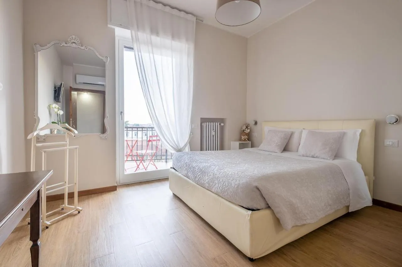 Cute & Cozy Rooms Train Station Bergamo 0*,