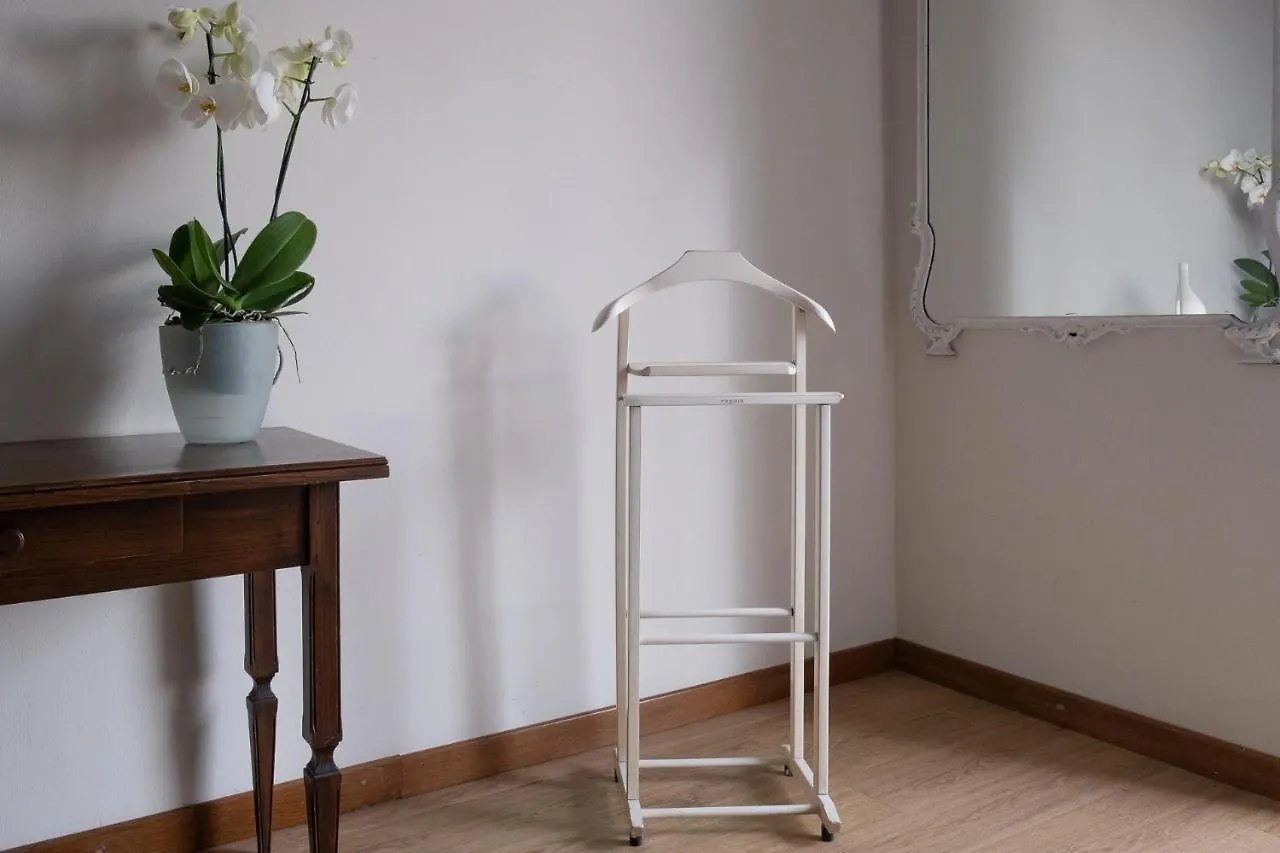 Guest house Cute & Cozy Rooms Train Station Bergamo Italy